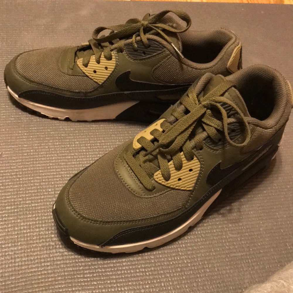 Nike Airmax olive green